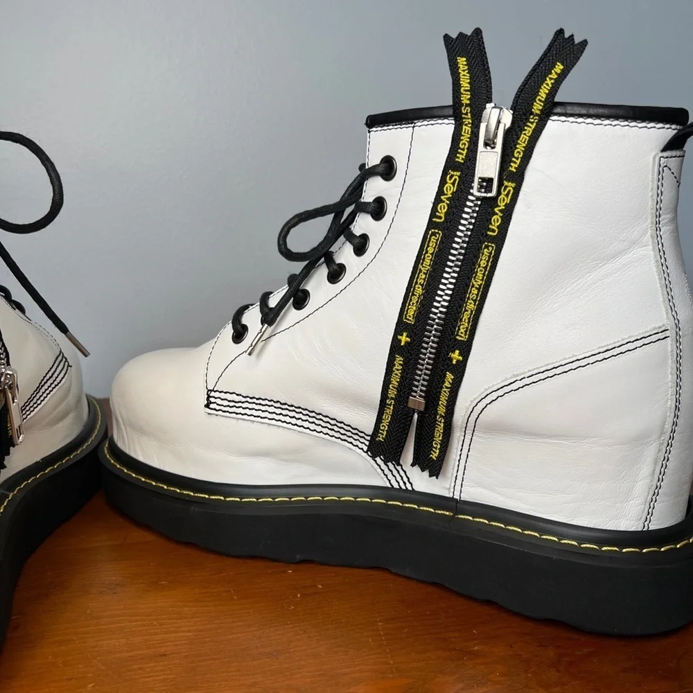 MIHARA YASUHIRO SEVEN Men’s 8.5 •  White Platform Heeled Lace Up Boots.